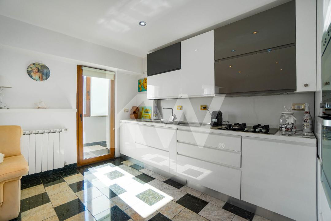 Apartament generos cu 3 camere, la intrarea în Răcădău