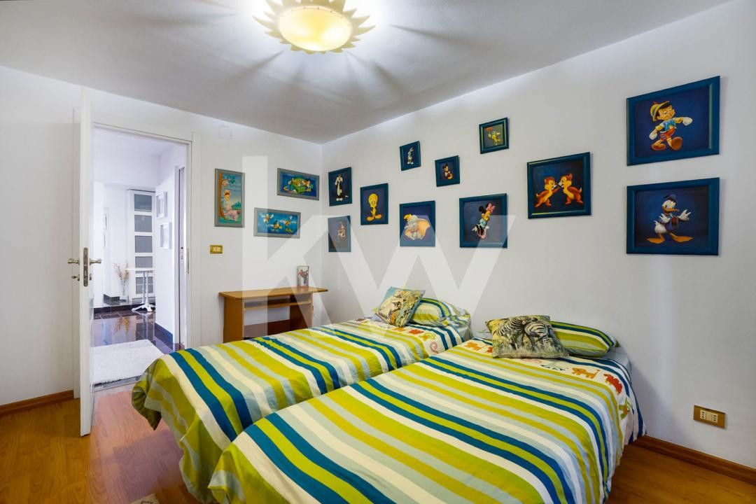 Apartament generos cu 3 camere, la intrarea în Răcădău