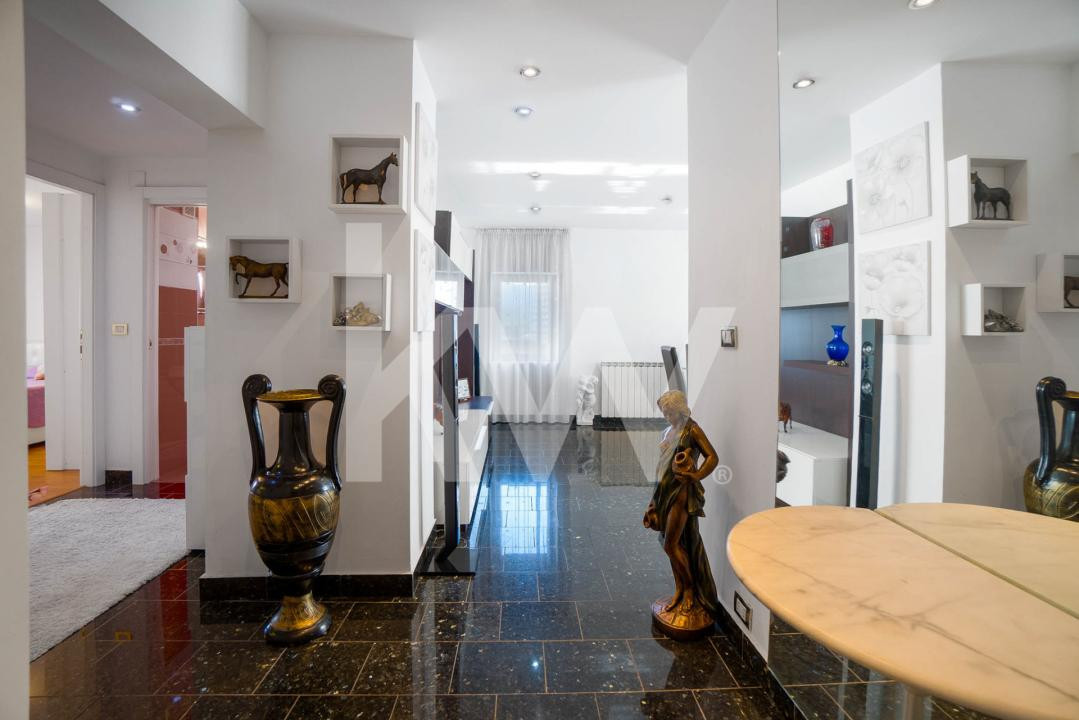 Apartament generos cu 3 camere, la intrarea în Răcădău