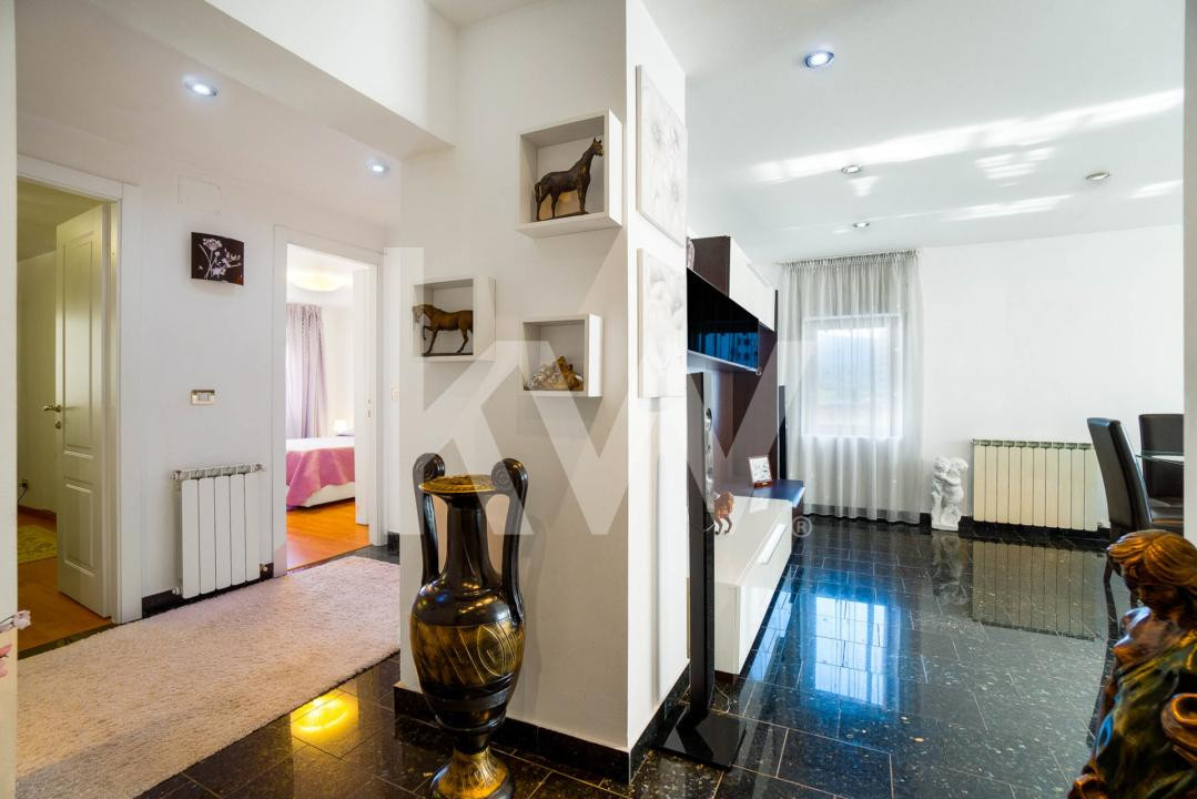 Apartament generos cu 3 camere, la intrarea în Răcădău