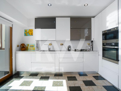 Apartament generos cu 3 camere, la intrarea în Răcădău