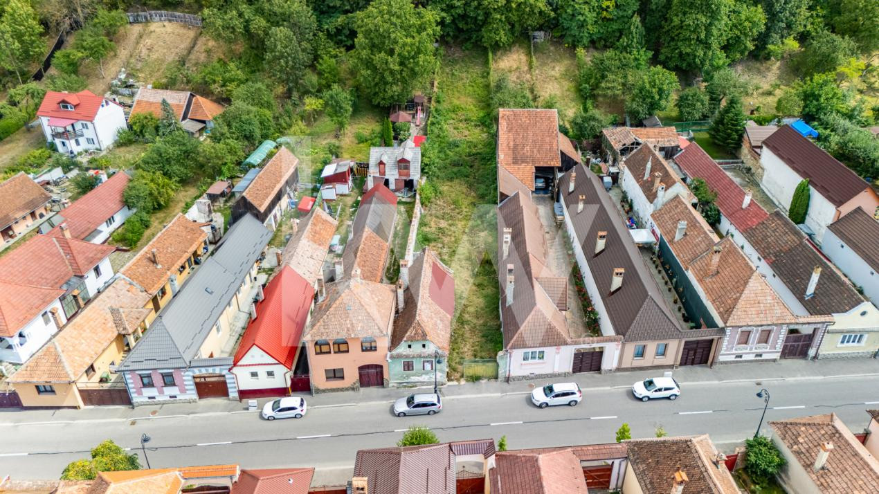 Casa cu 896 mp teren cu proiect autorizat | 4 apartamente + casă | Râșnov