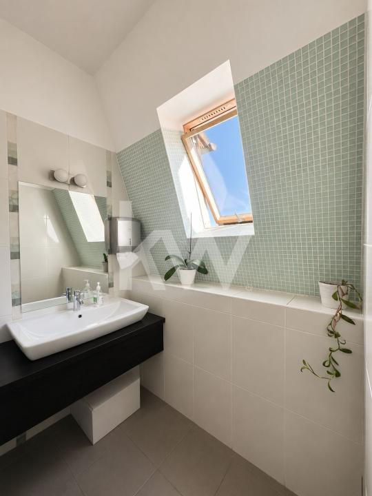 SPAȚIU BIROURI | 44,50 MP | MANSARDĂ | Zonă Centrală