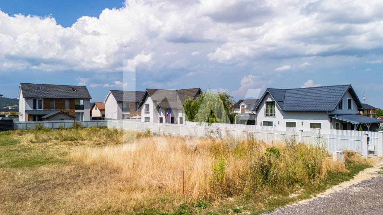 Teren intravilan 786 mp | Toate utilitățile | Studiu de fezabilitate | Râșnov