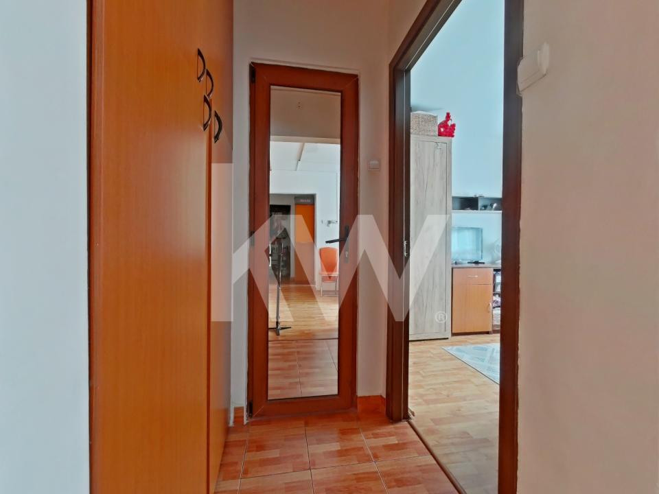 Apartament de vanzare, 3 camere cu parcare, Zona Gemenii