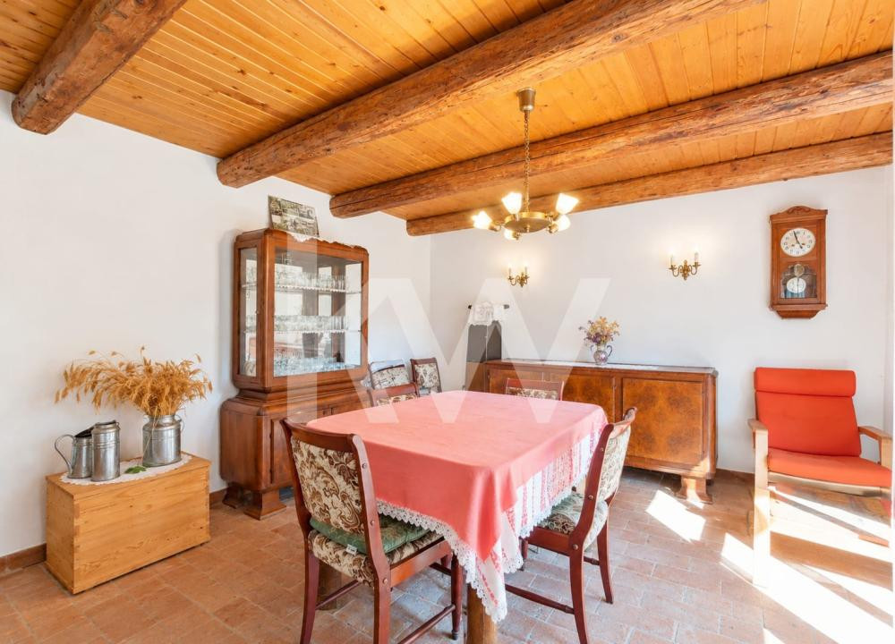 Casă renovată cu teren de 2.440 mp și două fronturi stradale – Crizbav, Brașov