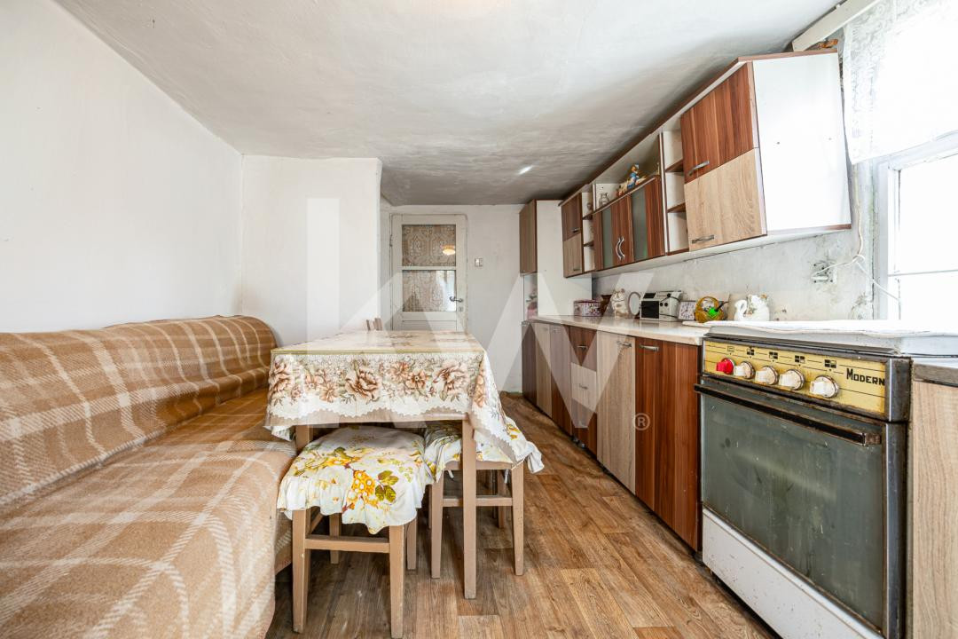 Vânzare casă cu 2 camere, teren 440 mp - strada Cerbului, Săcele