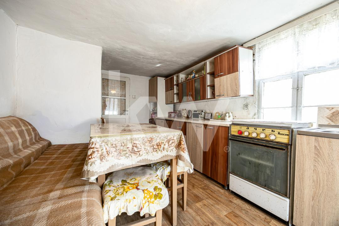 Vânzare casă cu 2 camere, teren 440 mp - strada Cerbului, Săcele