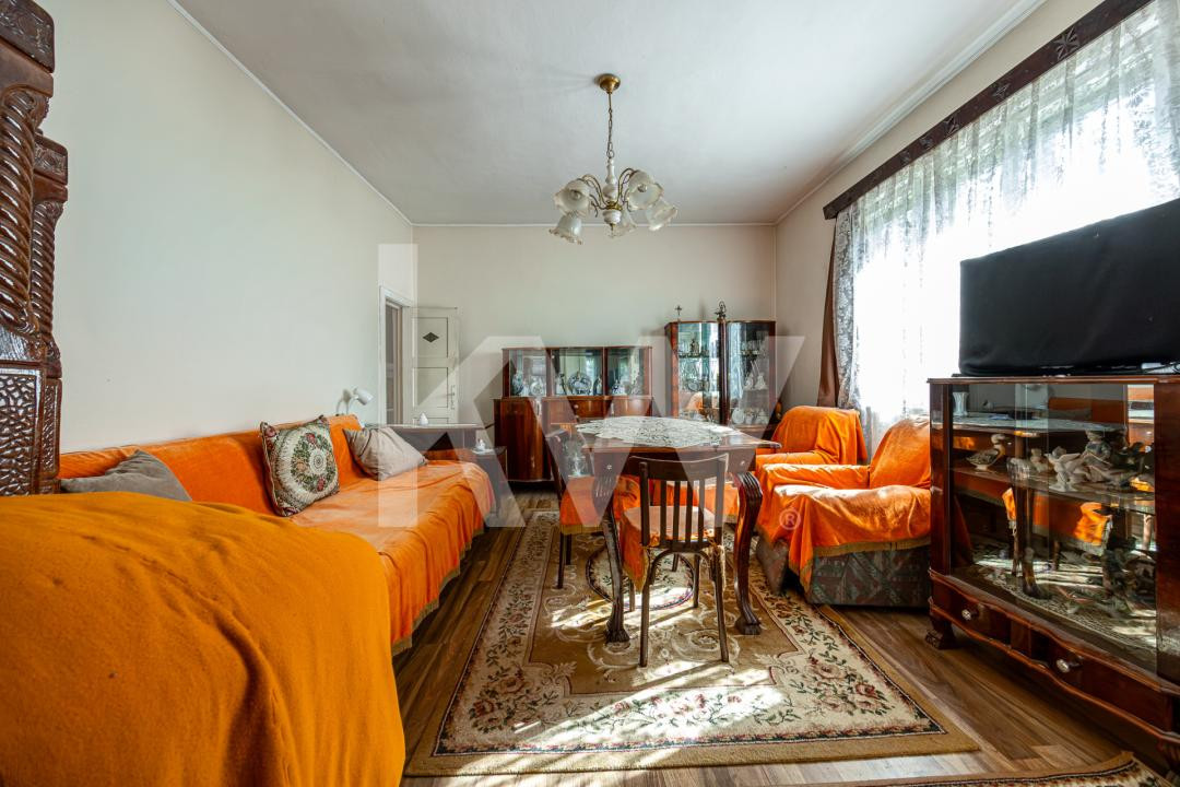 Vânzare casă cu 2 camere, teren 440 mp - strada Cerbului, Săcele
