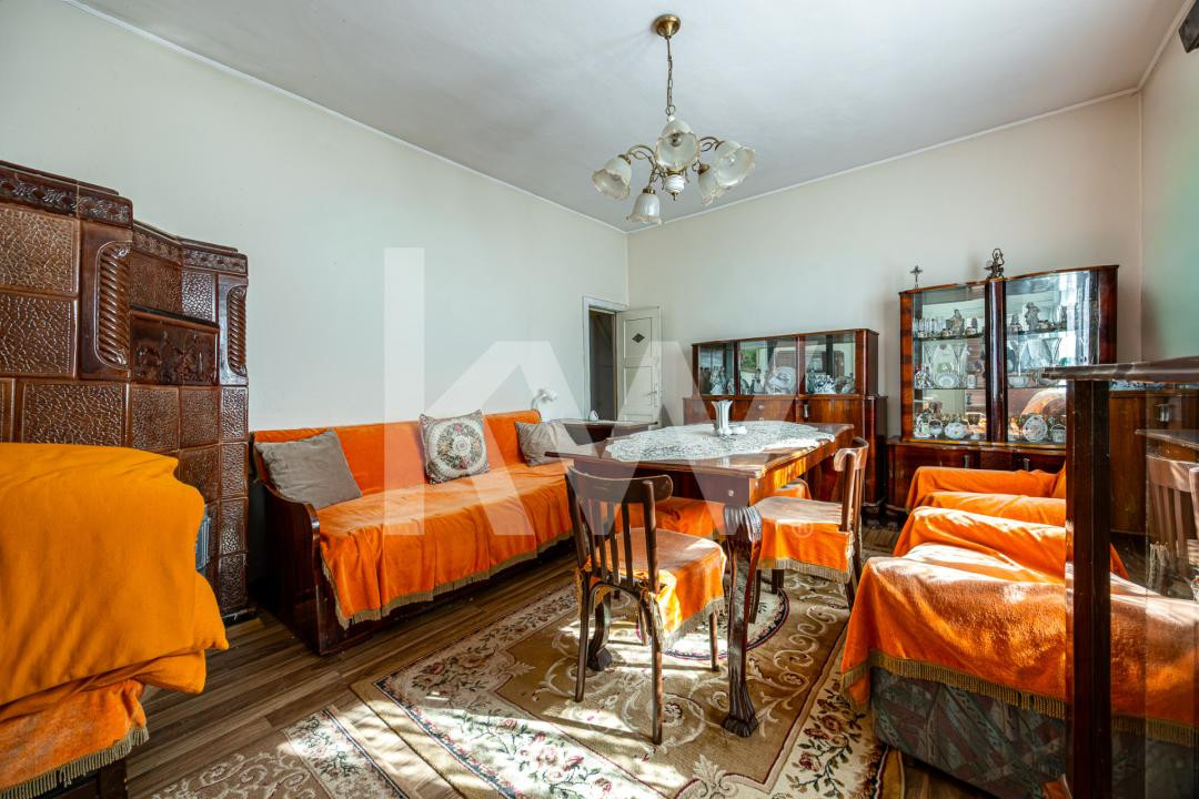 Vânzare casă cu 2 camere, teren 440 mp - strada Cerbului, Săcele