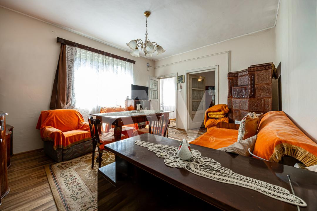Vânzare casă cu 2 camere, teren 440 mp - strada Cerbului, Săcele