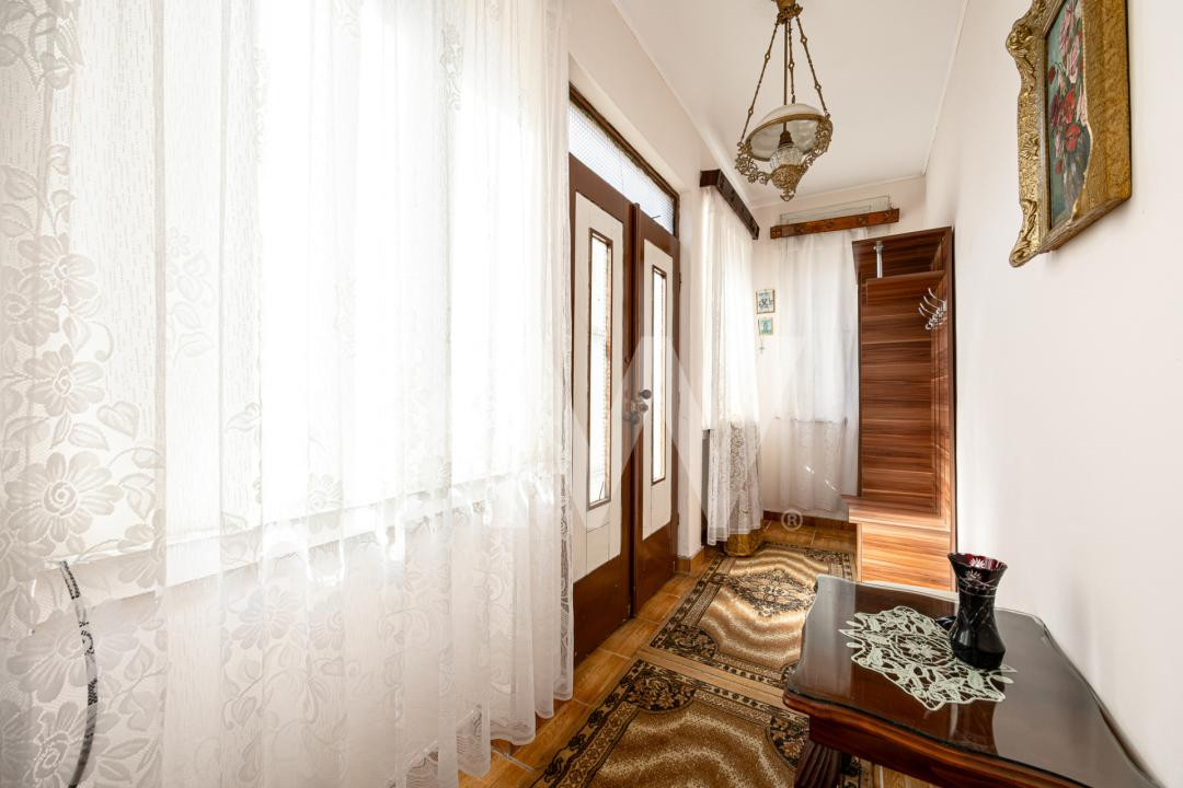 Vânzare casă cu 2 camere, teren 440 mp - strada Cerbului, Săcele