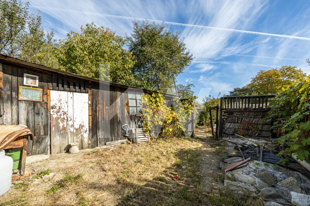 Vânzare casă cu 2 camere, teren 440 mp - strada Cerbului, Săcele