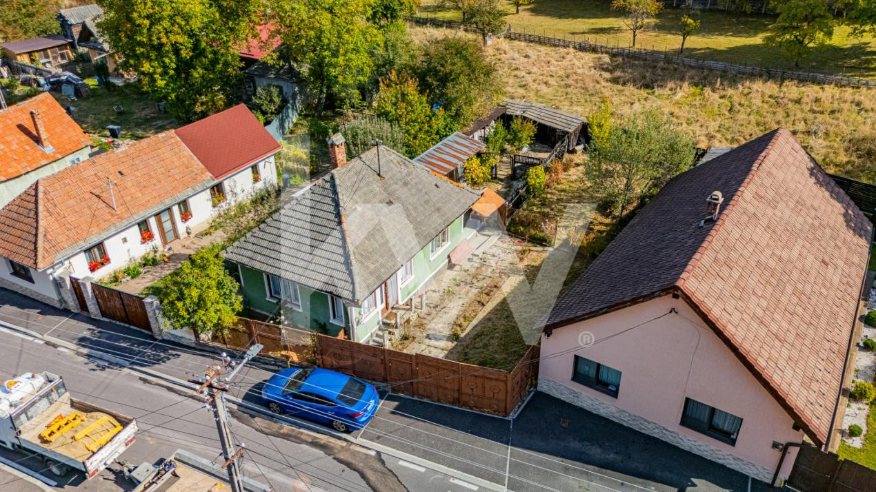 Vânzare casă cu 2 camere, teren 440 mp - strada Cerbului, Săcele