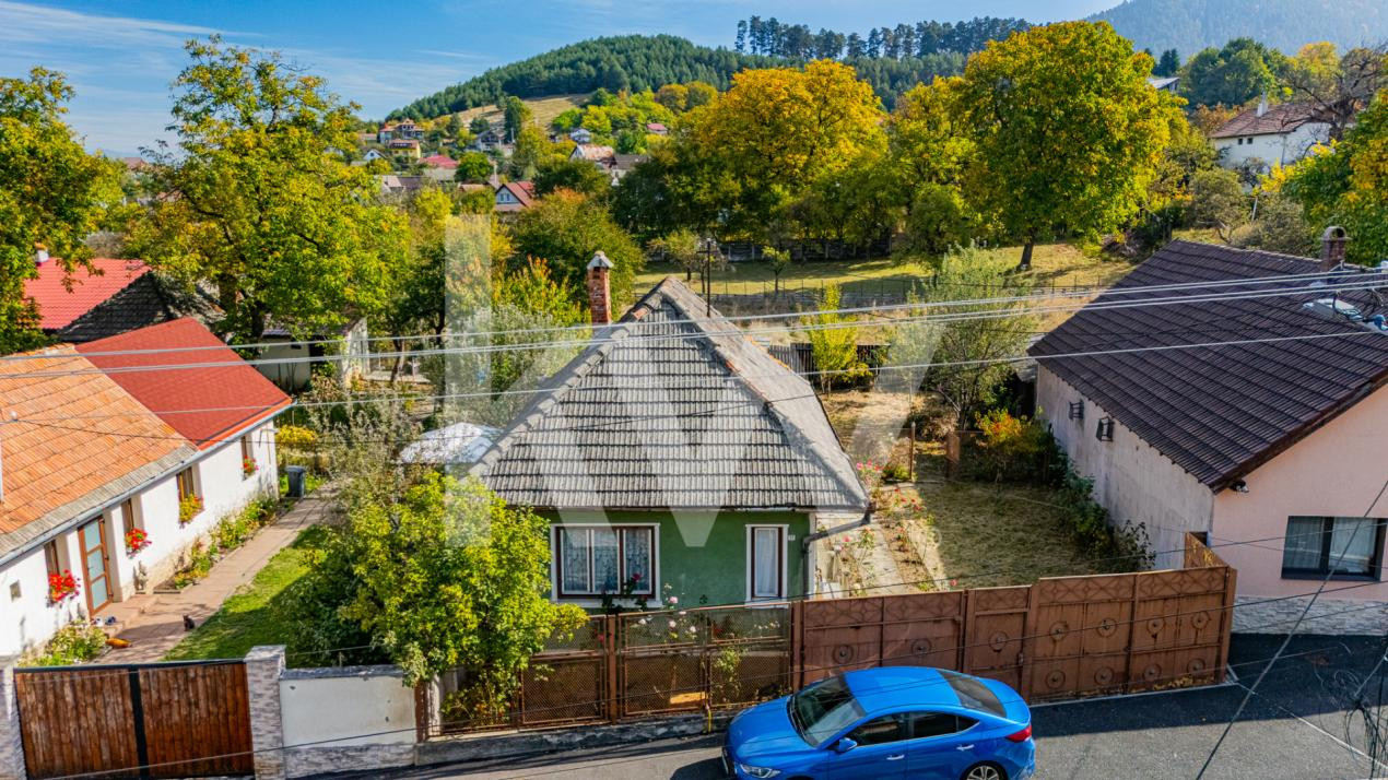 Vânzare casă cu 2 camere, teren 440 mp - strada Cerbului, Săcele