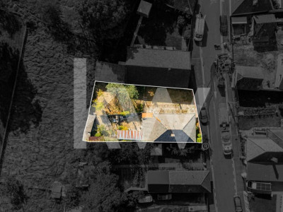 Vânzare casă cu 2 camere, teren 440 mp - strada Cerbului, Săcele