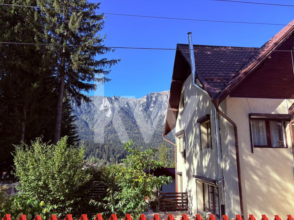Vilă impunătoare de vânzare în Bușteni!