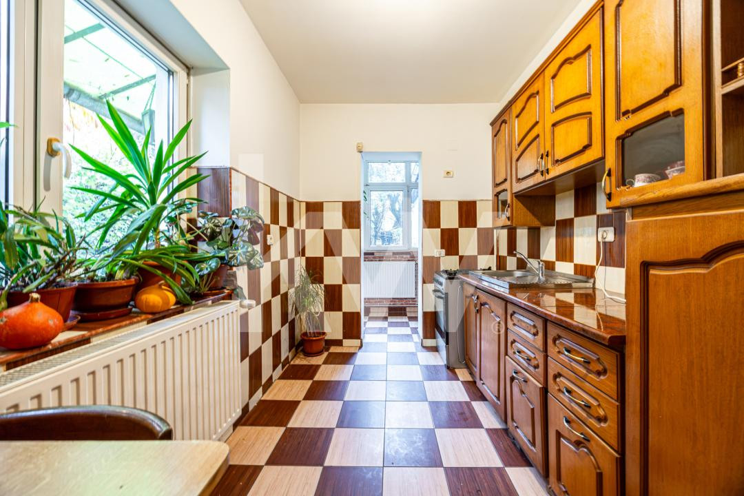 Casă cu teren de 500 mp, zona Noua