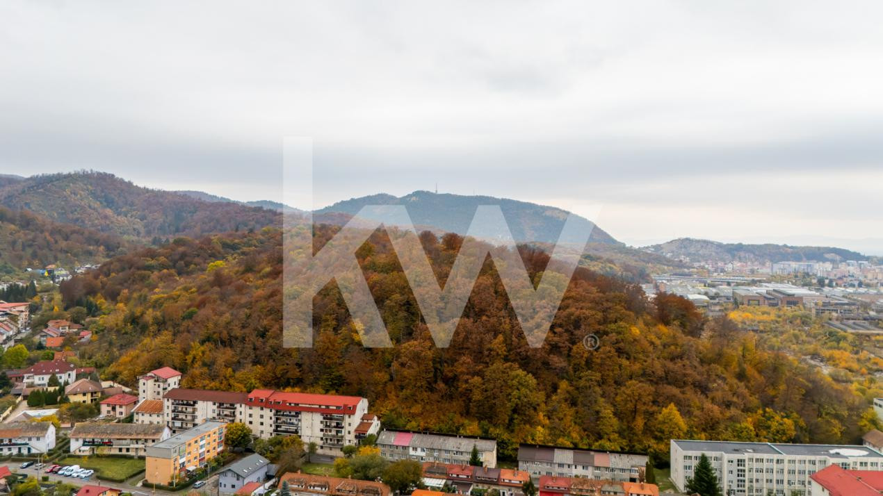 Casă cu teren de 500 mp, zona Noua