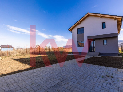 Vila Brasov, Cristian, singur in curte, intabulata, toate utilitatile