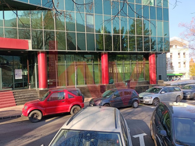 Spatiu showroom, birouri, servicii, cu vitrina generoasa, ultra-central, 0% comi