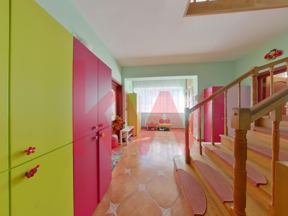 REZERVAT - Casa spațioasă cu 6 camere - intrare cartier Tractorul