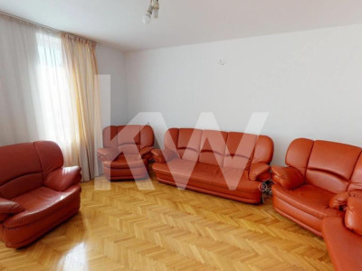 Casa zona centrala, compusa din 3 apartamente cu teren generos