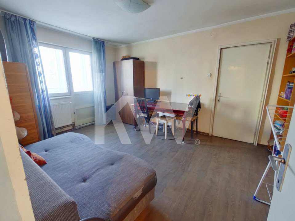 Apartament 3 Camere, Semidecomandat, Vlahuta