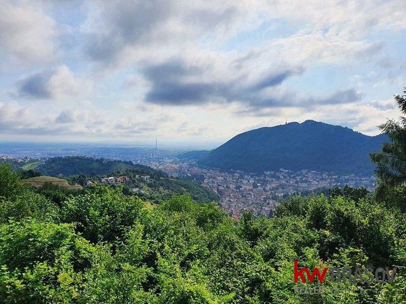 Teren cu priveliste superba si deschidere la drumul de Poiana Brasov