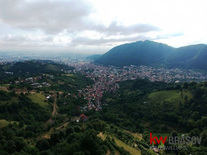 Teren cu priveliste superba si deschidere la drumul de Poiana Brasov