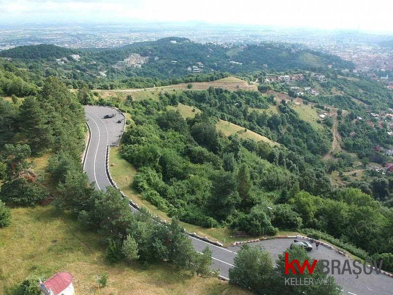 Teren cu priveliste superba si deschidere la drumul de Poiana Brasov