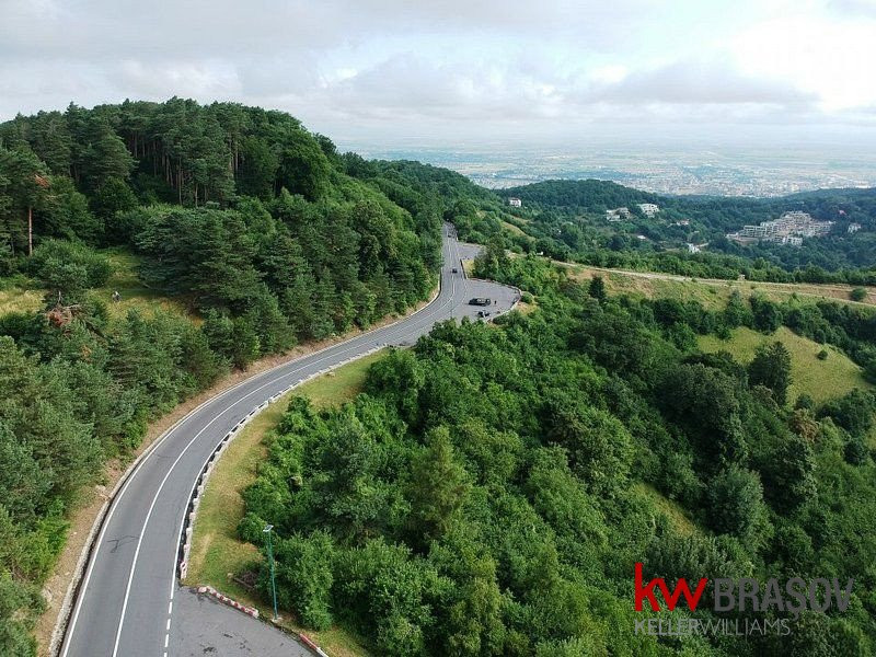 Teren cu priveliste superba si deschidere la drumul de Poiana Brasov