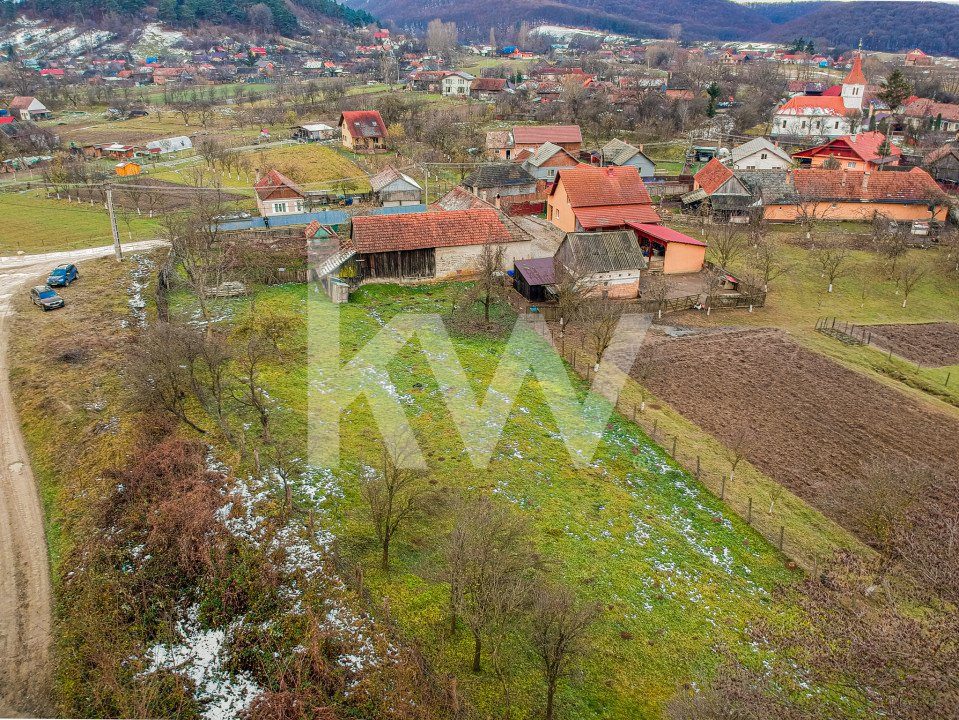 Casa deosebita, cadru de poveste, Teren 2457 mp - Dobarlau