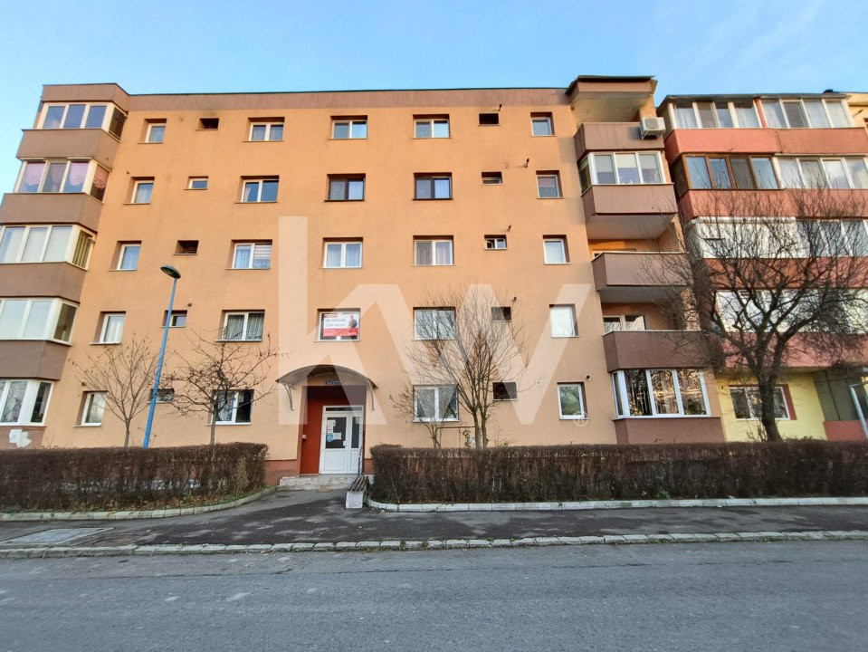 Apartament cu 3 Camere, etaj 1, Str Independentei- Tractorul