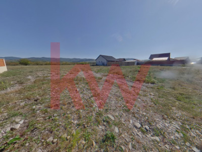 Teren intravilan intre case Tarlungeni