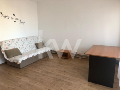 Garsoniera decomandata, strada Paraului