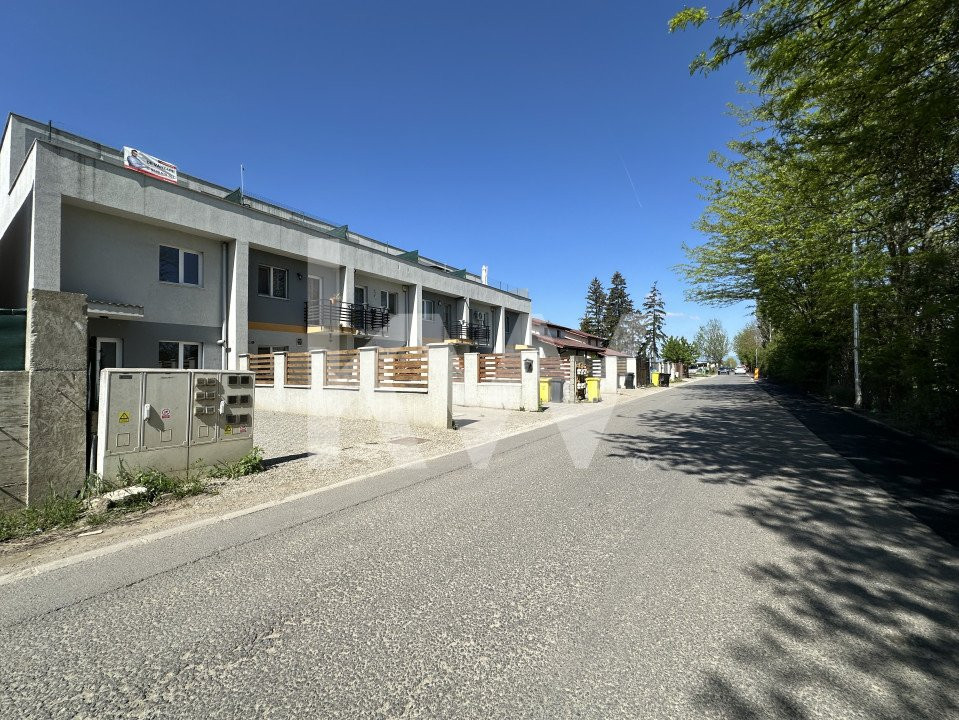 Casă cu 4 Camere, Curte și Terasă Panoramică