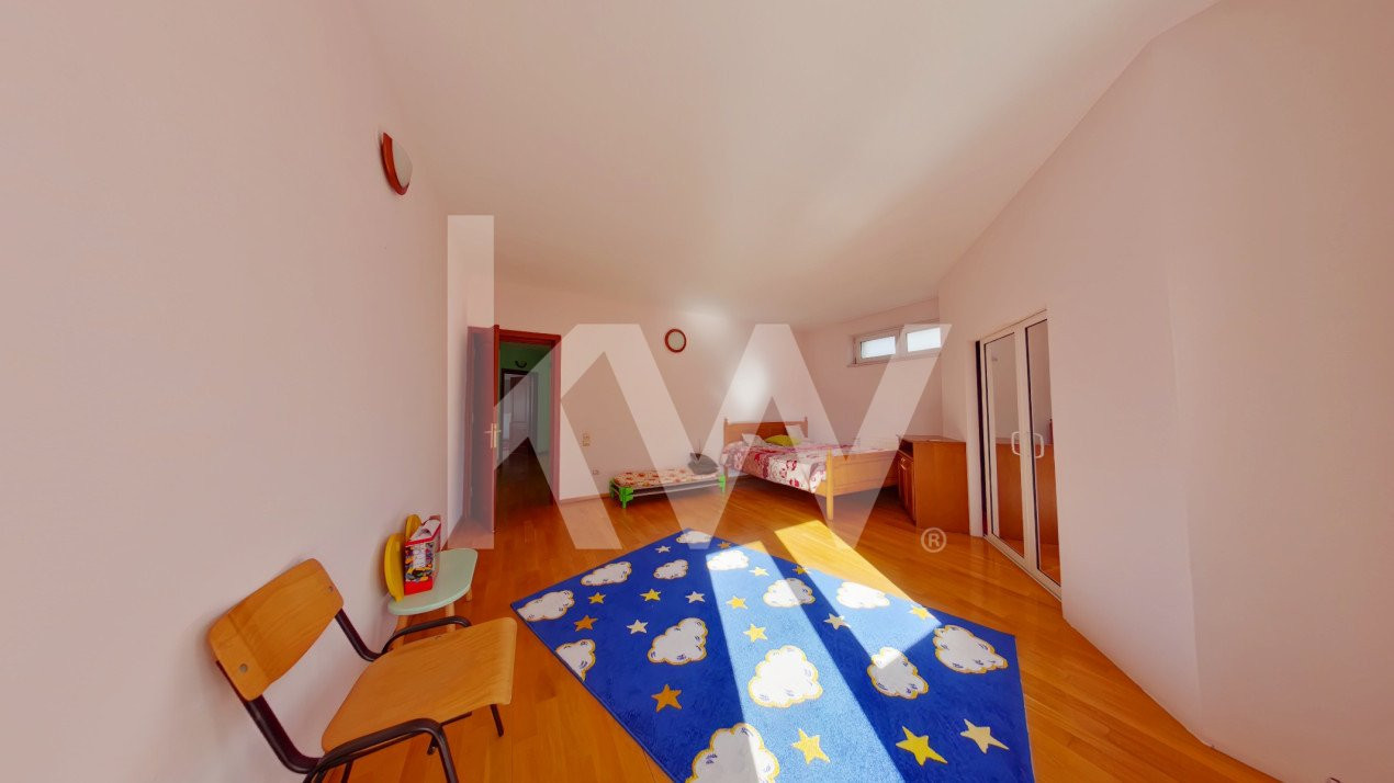 Închiriere casa spațioasă cu 6 camere - intrare cartier Tractorul