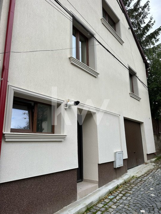 Casă cu 4 camere și garaj
