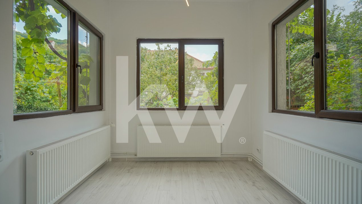 REZERVAT - Apartament cu 3 camere, garaj, terasă și teren de 190 mp -zona Patria