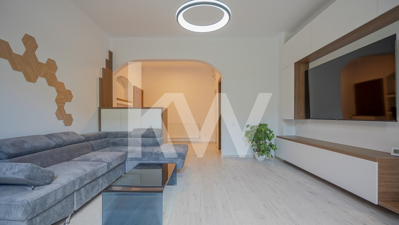 Apartament cu 3 camere, garaj, terasă și teren de 190 mp -zona Patria