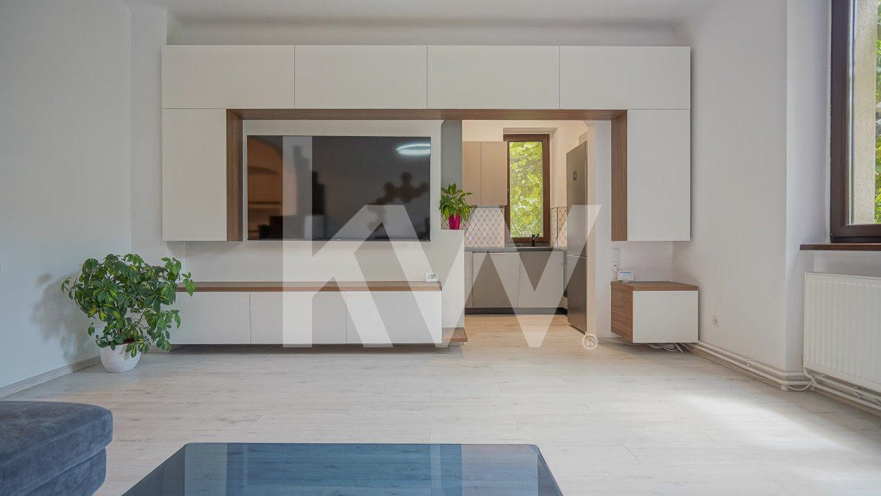 Apartament cu 3 camere, garaj, terasă și teren de 190 mp -zona Patria