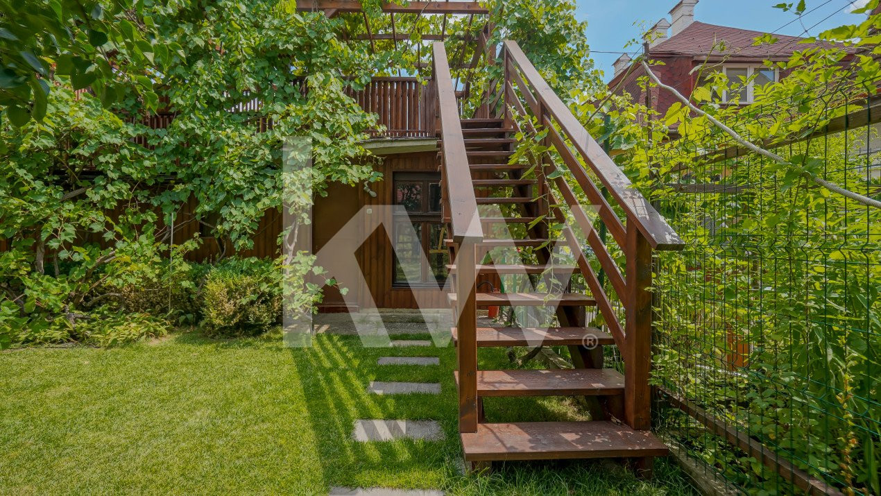 Apartament cu 3 camere, garaj, terasă și teren de 190 mp -zona Patria