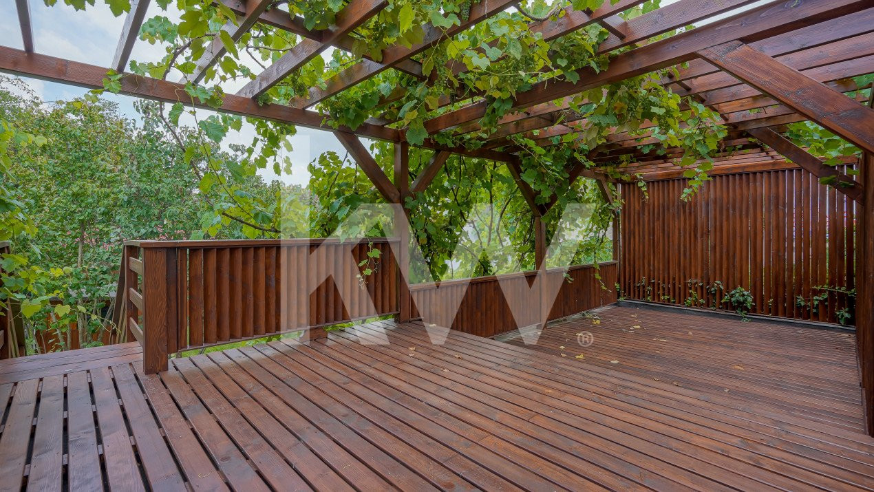 Apartament cu 3 camere, garaj, terasă și teren de 190 mp -zona Patria