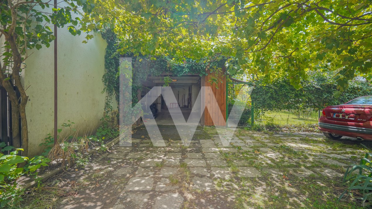 Apartament cu 3 camere, garaj, terasă și teren de 190 mp -zona Patria